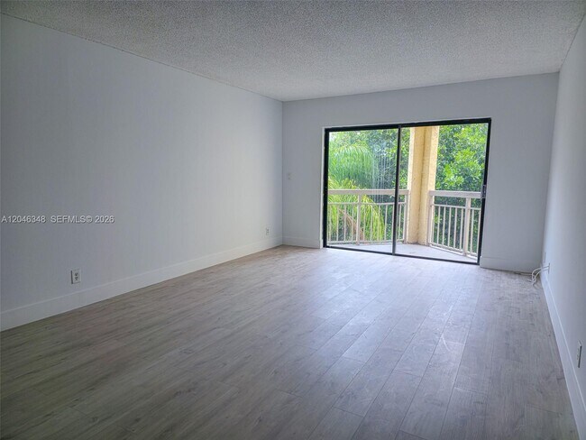 Photo - 8290 Lake Dr Unit 422