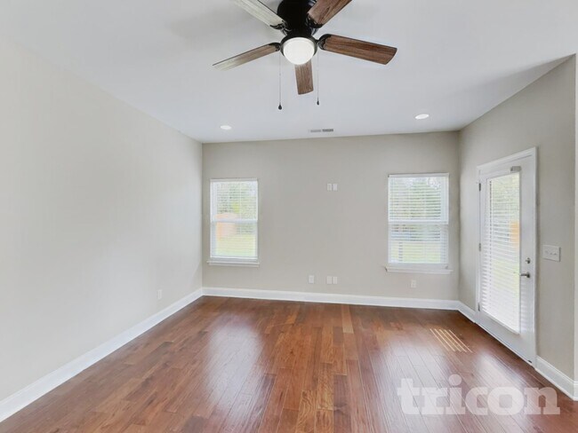 Photo - 1372 Wentworth Dr