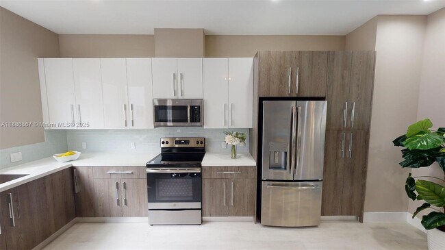 Photo - 630 NE 12th Ave