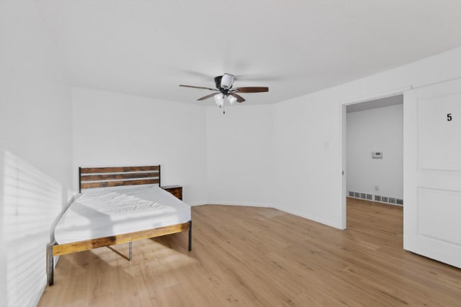 Photo - 404 Nottingham Dr