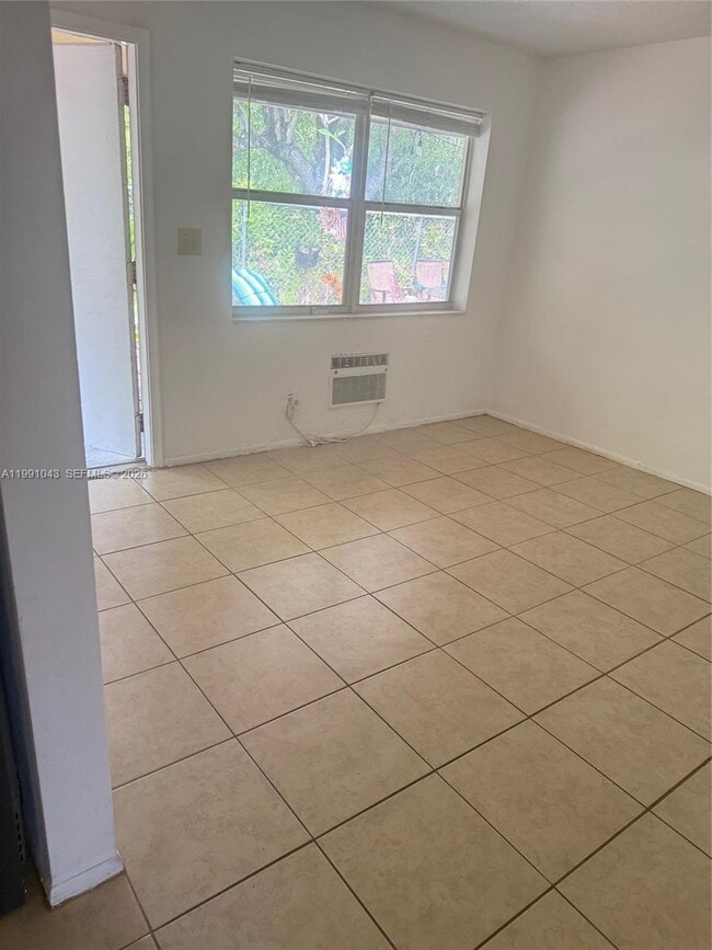 Building Photo - 1231 NW 19th Ct