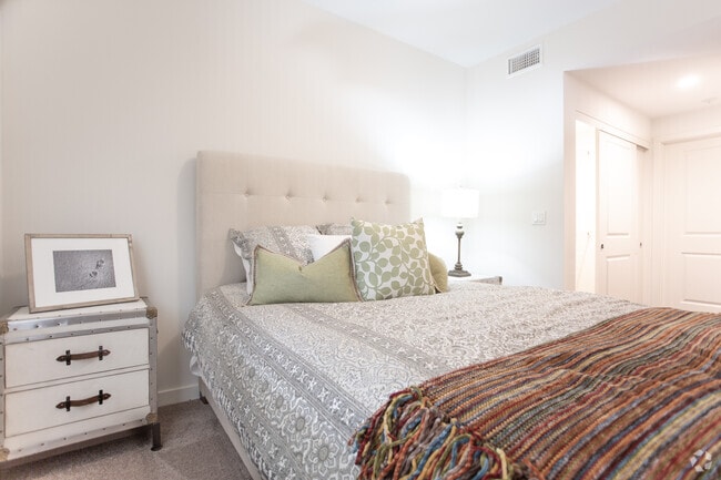 1BR, 1BA-713 SF