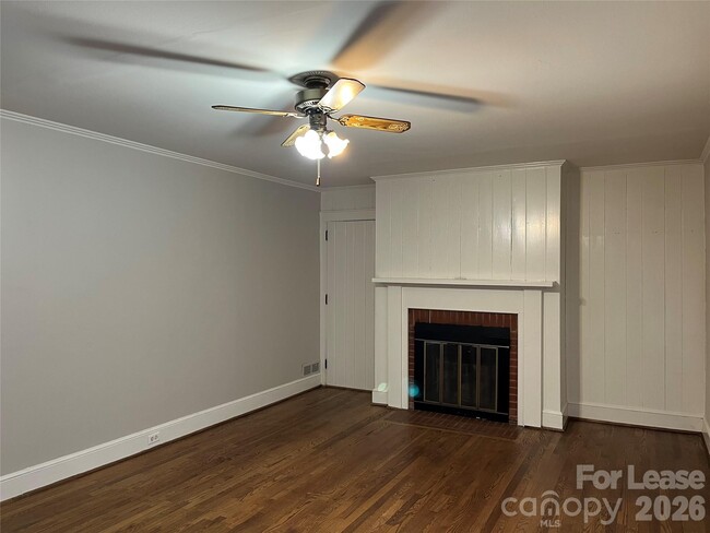 Photo - 1047 E Main St