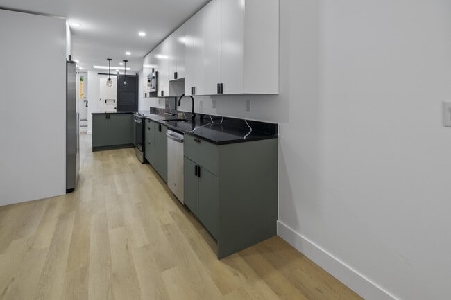 Photo - 105 S Poppleton St