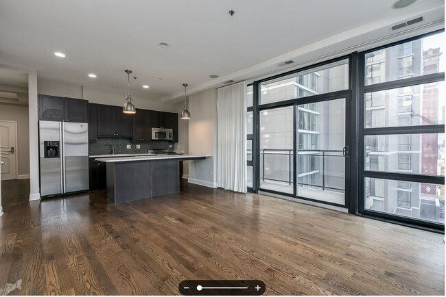 Photo - River North Stunning Furnished 2b2b Apartment