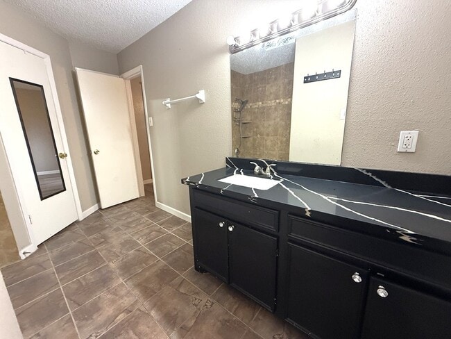 Photo - 15934 Blueridge Rd