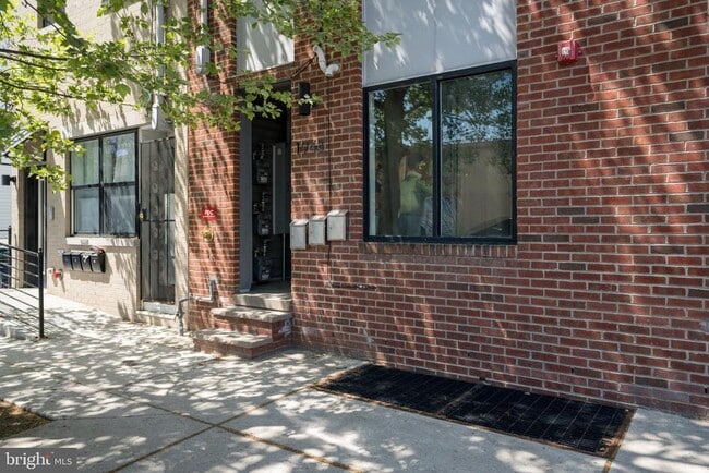 Building Photo - 1948 N 6th St Unit 2