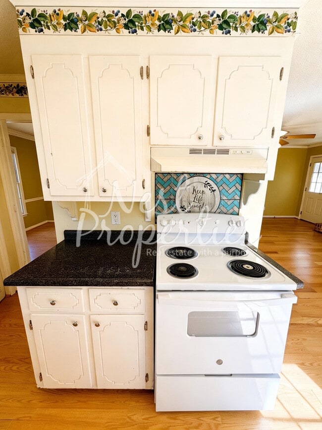 Photo - 325 Southampton Dr