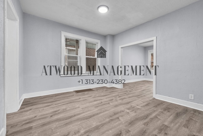 8693 Woodlawn Ave