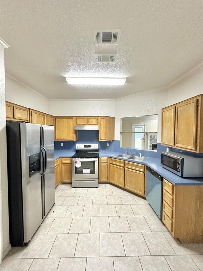 Photo - 1100 Clairidge Ave