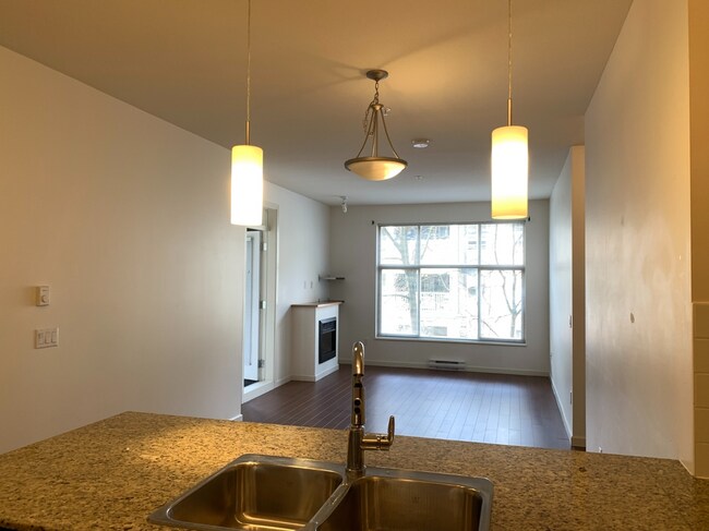 Photo - 213-2477 Kelly Avenue Unit 213