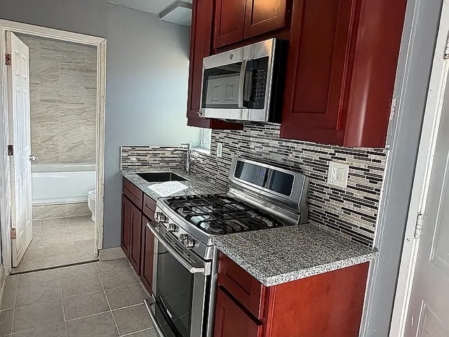 Building Photo - 135 Lake Dr