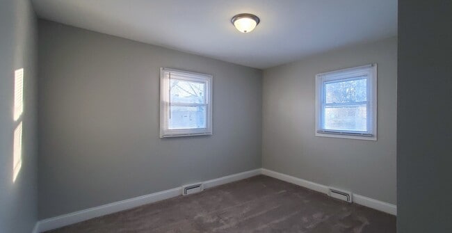 Photo - 923 Jasper St