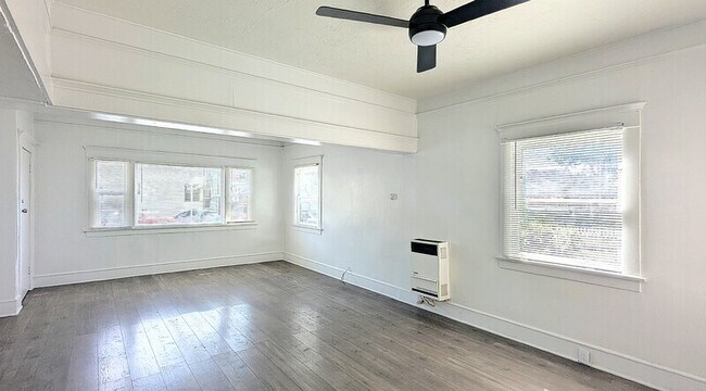 Photo - 435 W 4th St