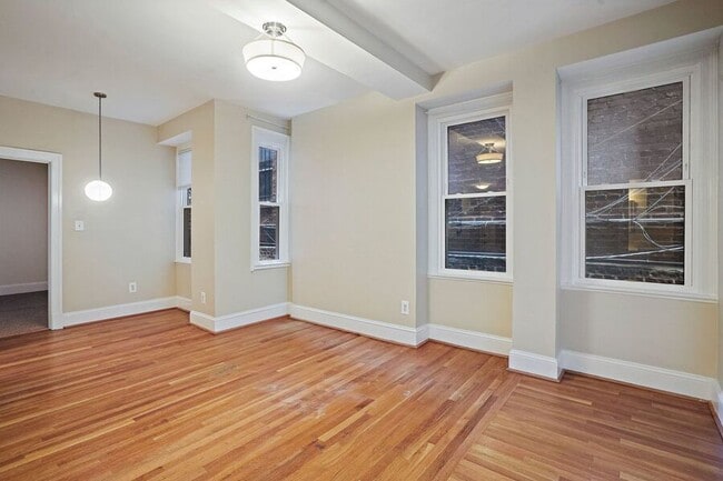 Photo - 2008 16th St NW