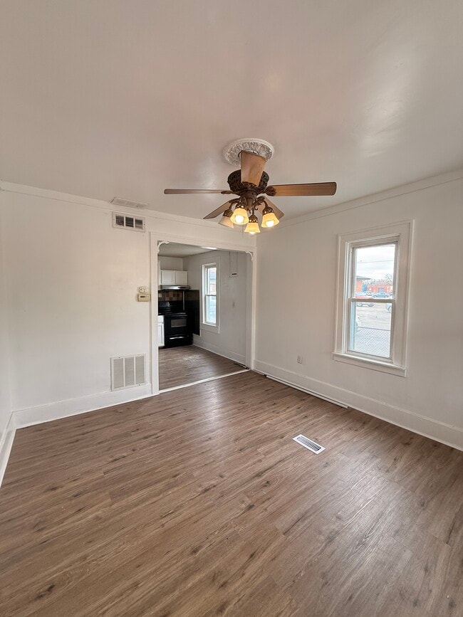 Photo - 18168 Brohl St