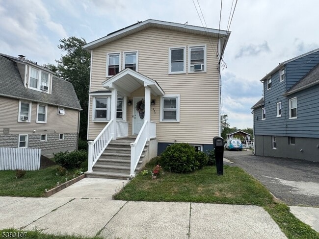 Building Photo - 394 N 7th St Rental