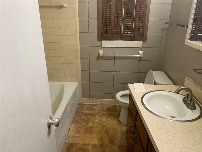 Photo - 610 Mary Beth Ave Townhome