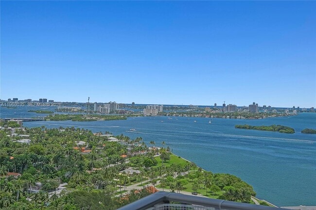 Building Photo - 780 NE 69th St Unit 2506