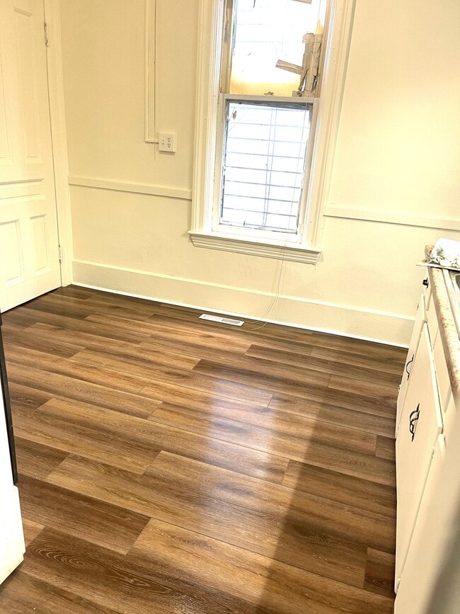 Photo - 617 E 6th St Unit 1