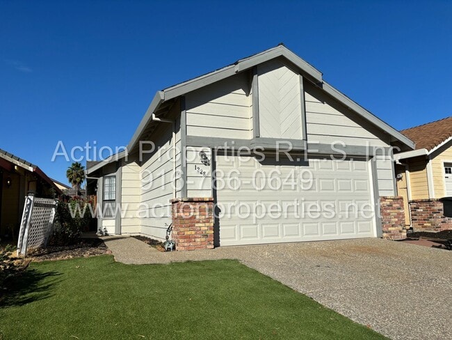 Building Photo - Cozy 3 Bed, 2 Bath - Single Story - New Pa...