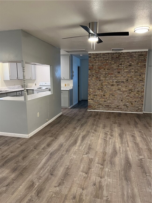 Photo - 2040 Swan Cove N