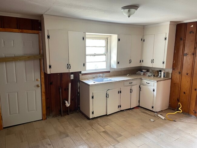 Photo - 4760 Annette St