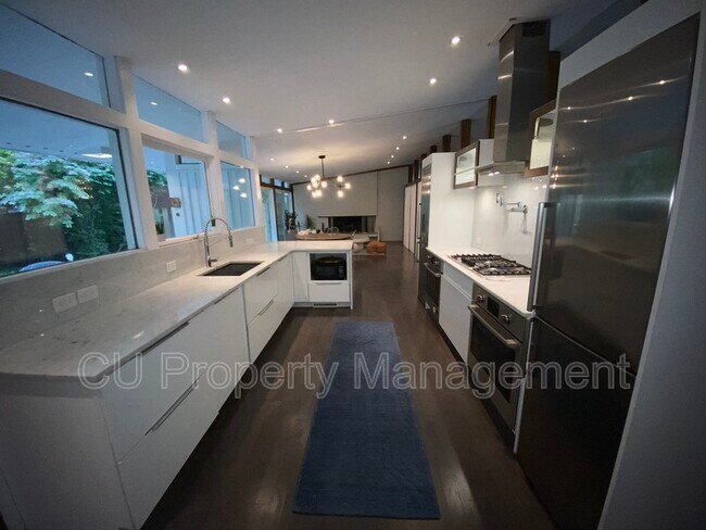 Photo - 2104 Zuppke Dr