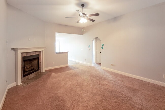 Photo - 3145 Pinetree Loop N