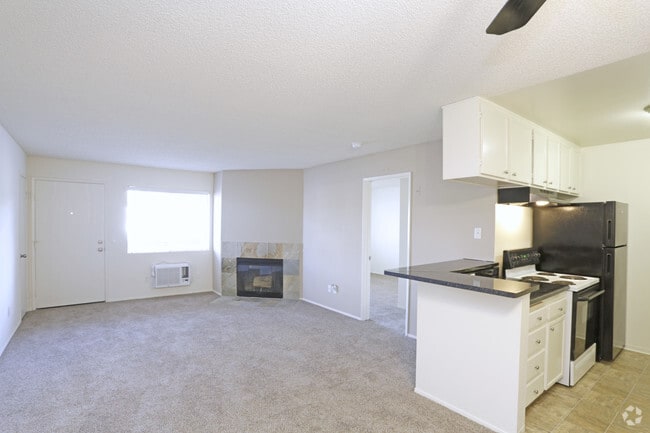 2 BR, 2 BA - 901 SF