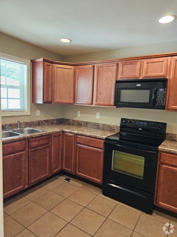 Building Photo - 228 Vanover Ln Rental