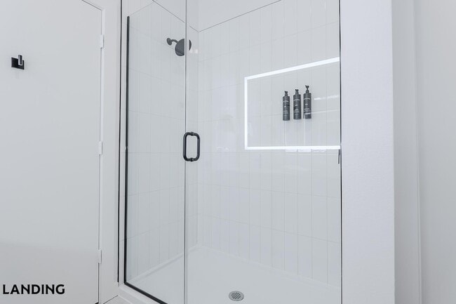 Photo - 2623 Keene St Unidad 570