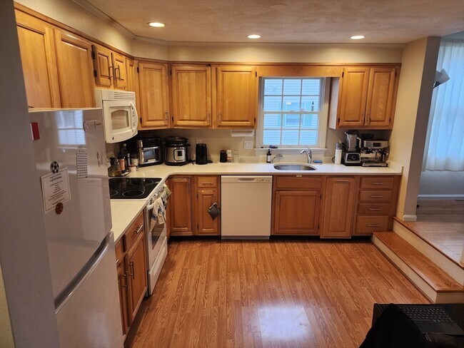 801 Manor Ter