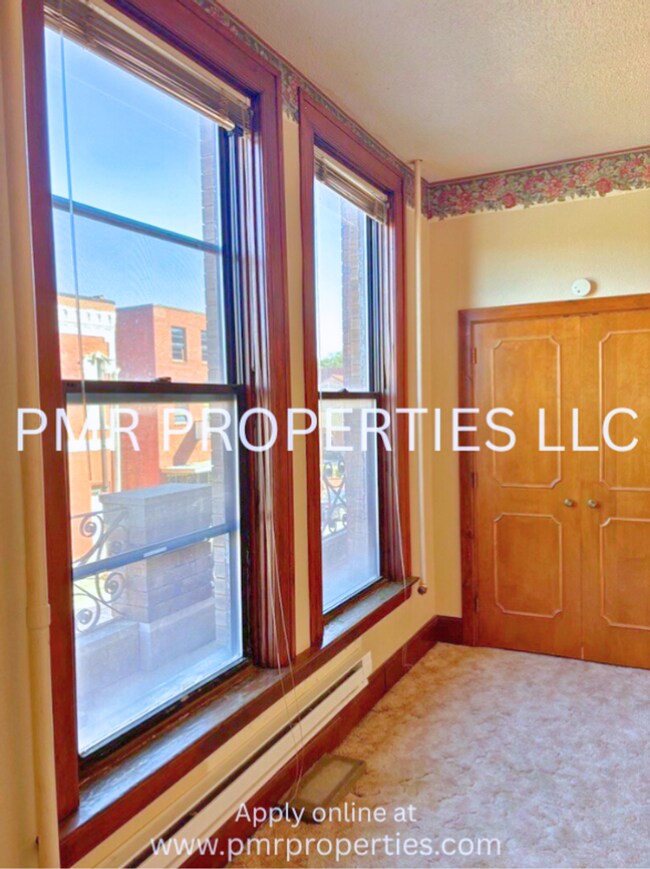 Photo - Red Oak Apartments Unit 200