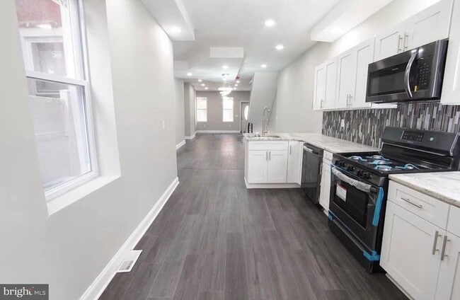 Building Photo - 3040 W Berks St