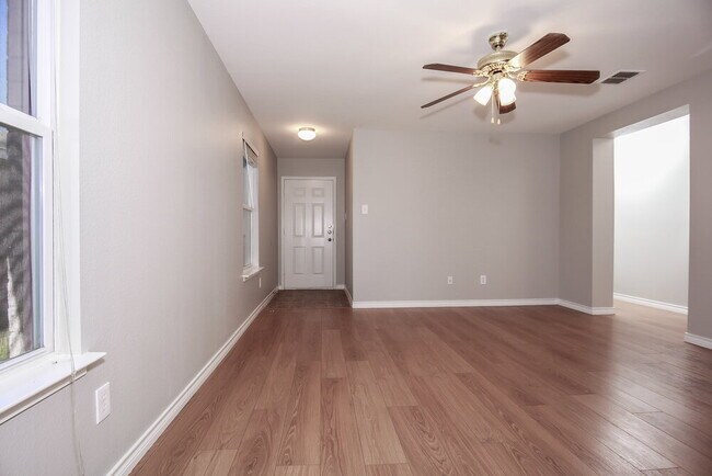 Photo - 1172 Tomahawk Dr