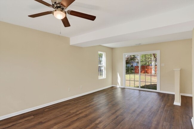 Photo - 713 Emerald Ct