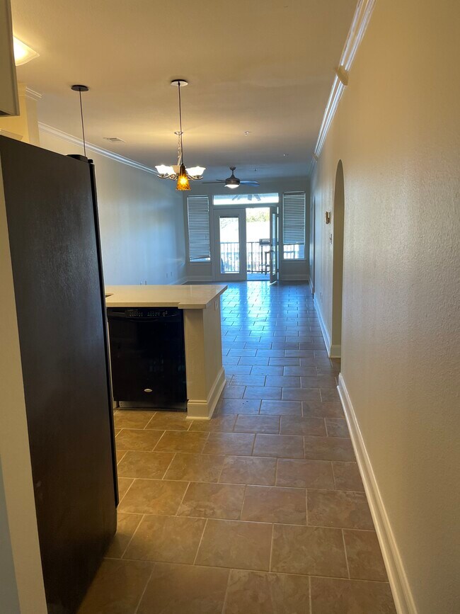 Living room / dining area - 12386 River Highlands Dr Unidad S