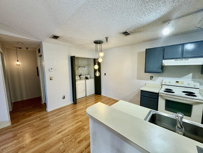 Photo - "Charming 1-Bedroom Retreat in St. Petersburg - Modern Comfort with 729 Sq Ft of Cozy Living!" Unit 1802