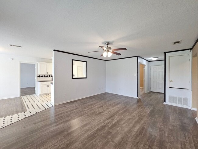 Photo - AMAZING RENT SPECIAL & MOVE IN READY!