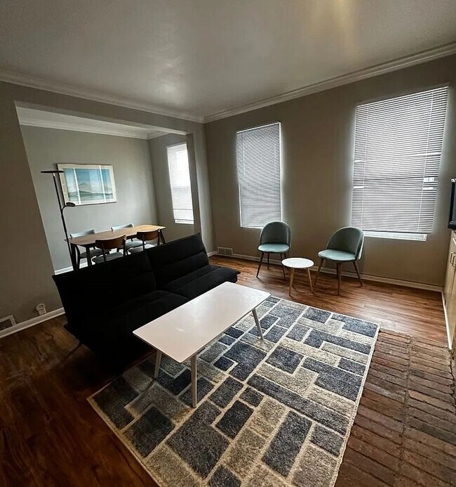 Photo - S Aiken Ave Unidad Floor 2