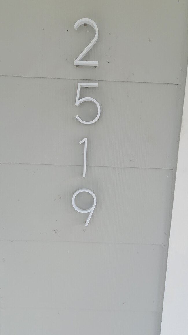 2519 W Walnut St Unit B