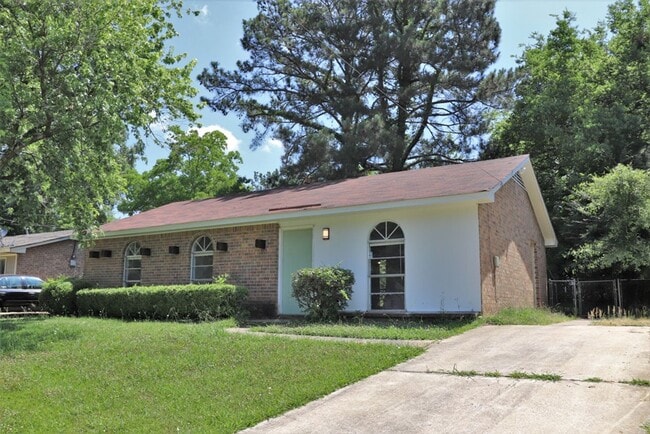 Photo - Charming 3-bedroom waiting to be yours !!