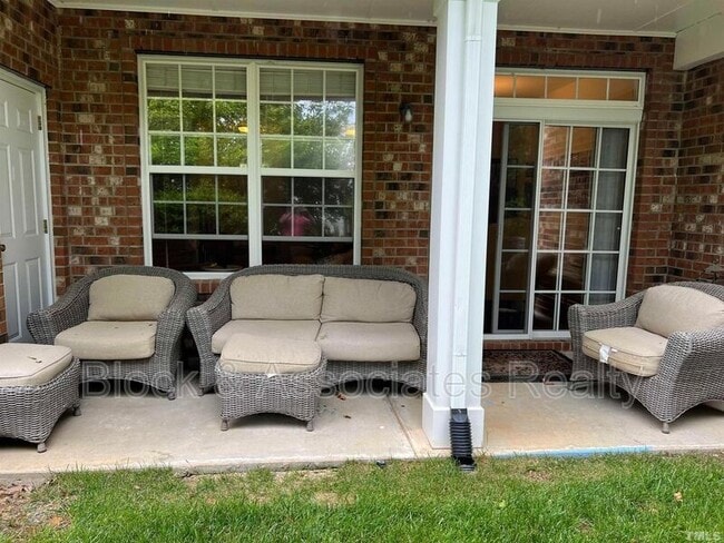 Photo - 124 Longchamp Ln