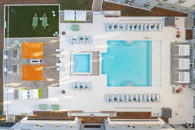 Pool & Courtyard