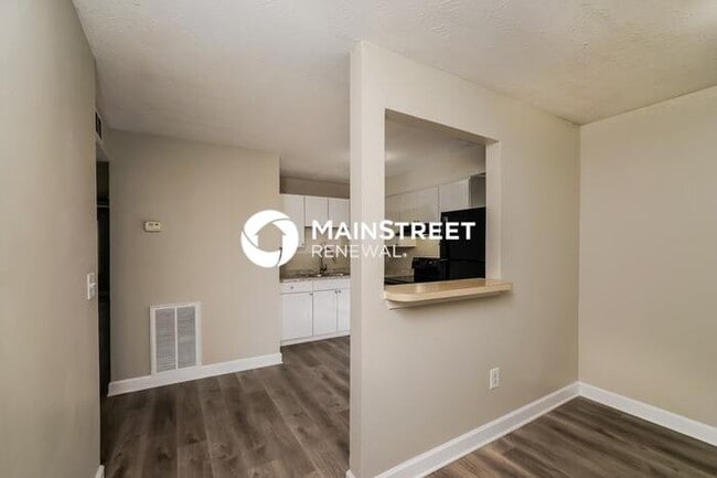 Photo - 3 Bedroom Pet-Friendly Home in Louisville, KY with Main Street Renewal