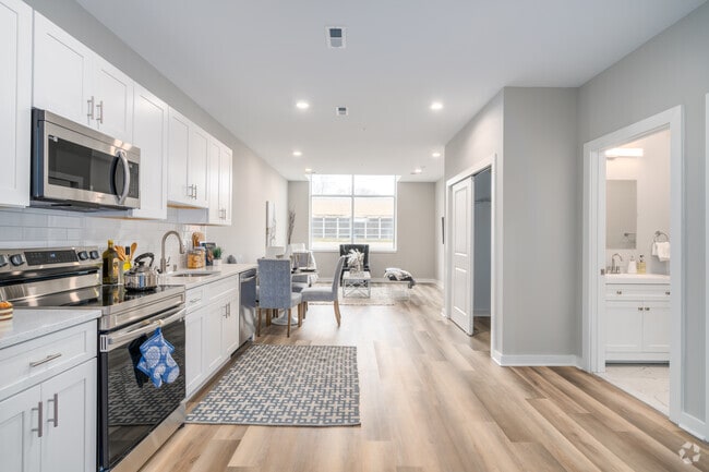 2BR, 2BA - 905SF - Kitchen
