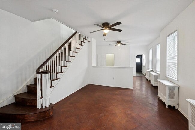 Photo - 4489 Livingston St