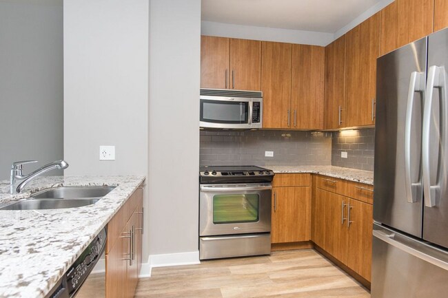 Photo - 448 N State St Unidad 2004