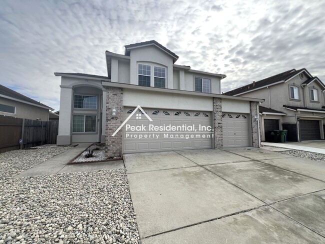 Spacious 5bd/3ba Elk Grove Home With 3 Car... - Spacious 5bd/3ba Elk Grove Home With 3 Car...